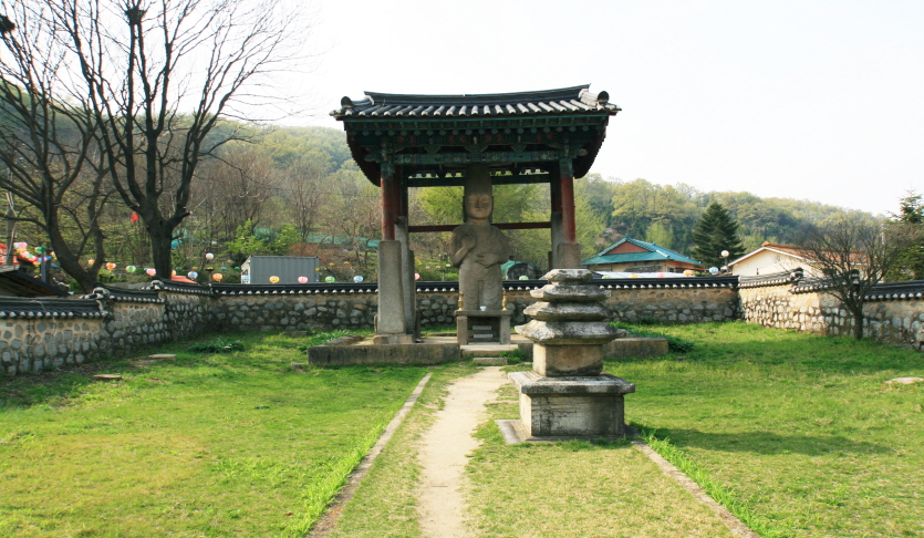 매산리석불입상