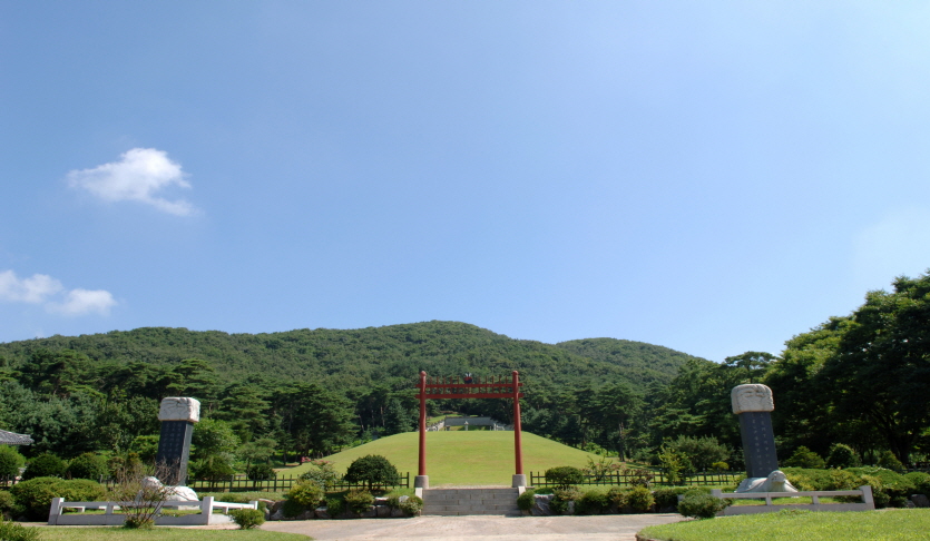 윤관장군묘